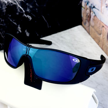 Oakley OM01